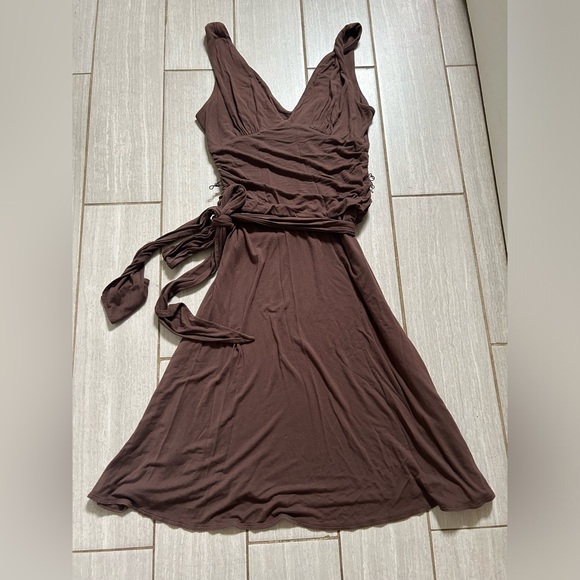 BCBGMaxAzria Dresses & Skirts - BCBG Max Azria Brown Jersey dress Medium petite